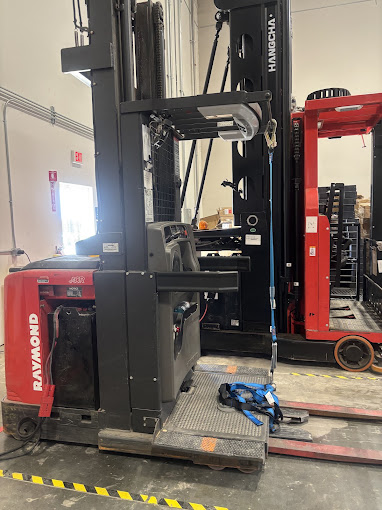 Narrow-Aisle Reach Truck