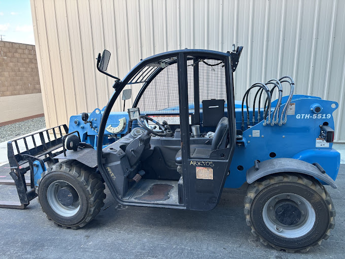 Rough-Terrain Telehandler